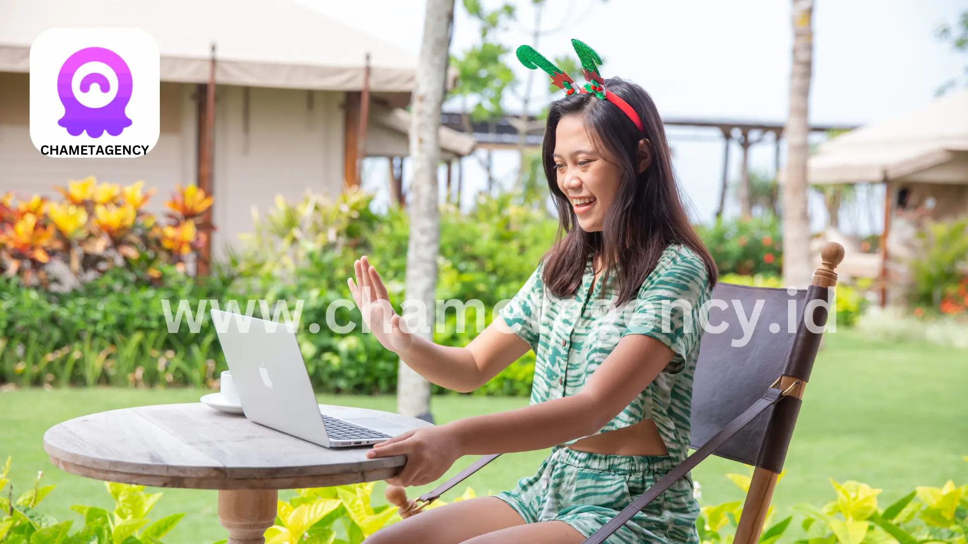 Smartphone showcasing Chamet app's main interface