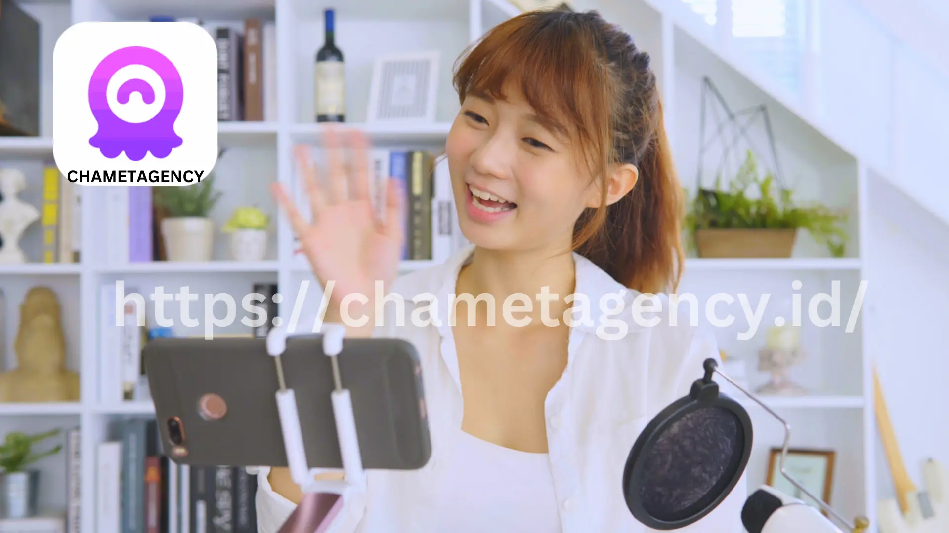 Smartphone displaying Chamet app interface