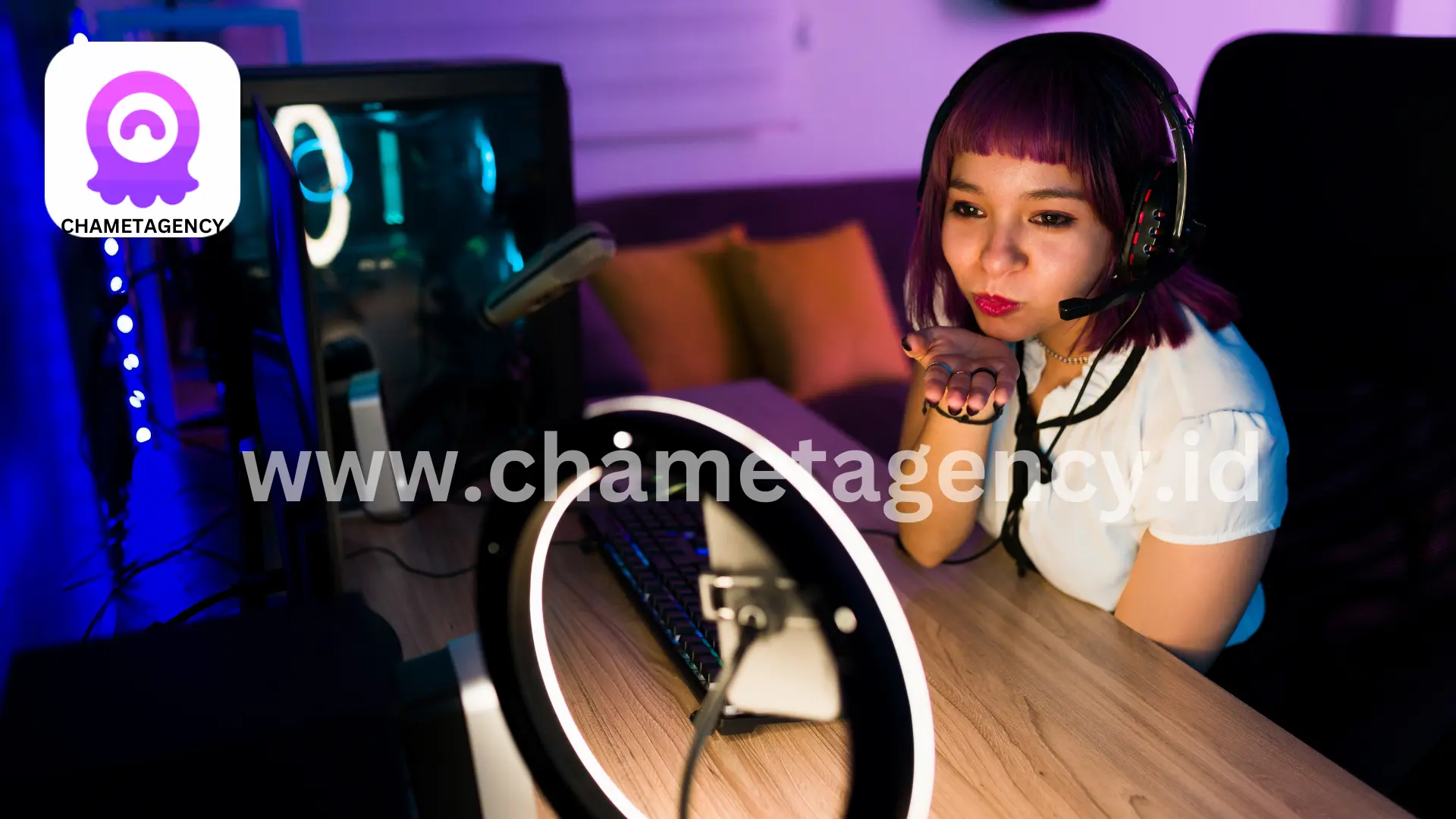 Smartphone showcasing the Chamet download screen