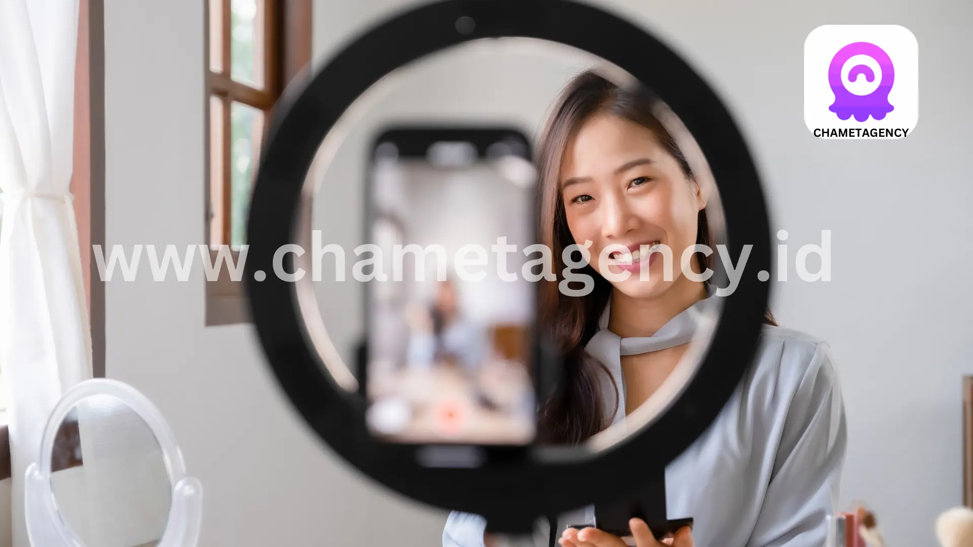 Chamet and Gmail logos merging to symbolize integration