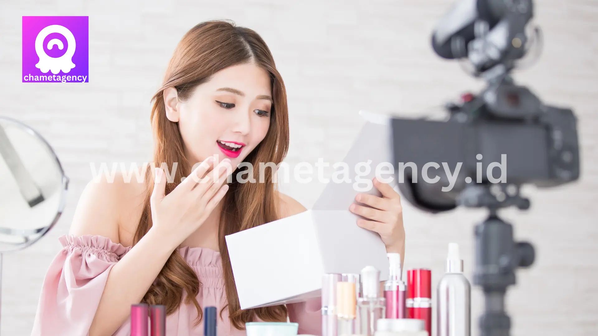 Collage of virtual communication apps offering alternatives to Chamet