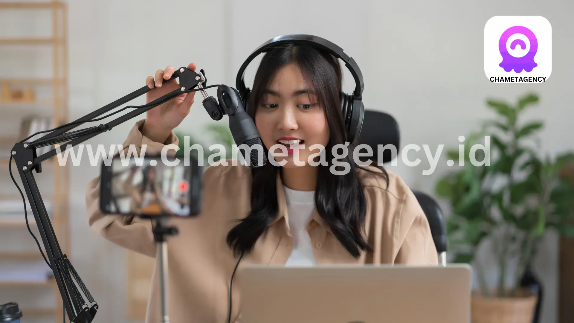 Smartphone screen showcasing the Chamet app with a prominent 'Diamond Seller' section